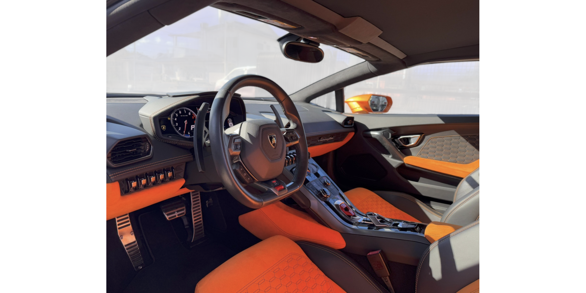 Lamborghini Huracan Spyder LP580-2 Supercar di Lusso