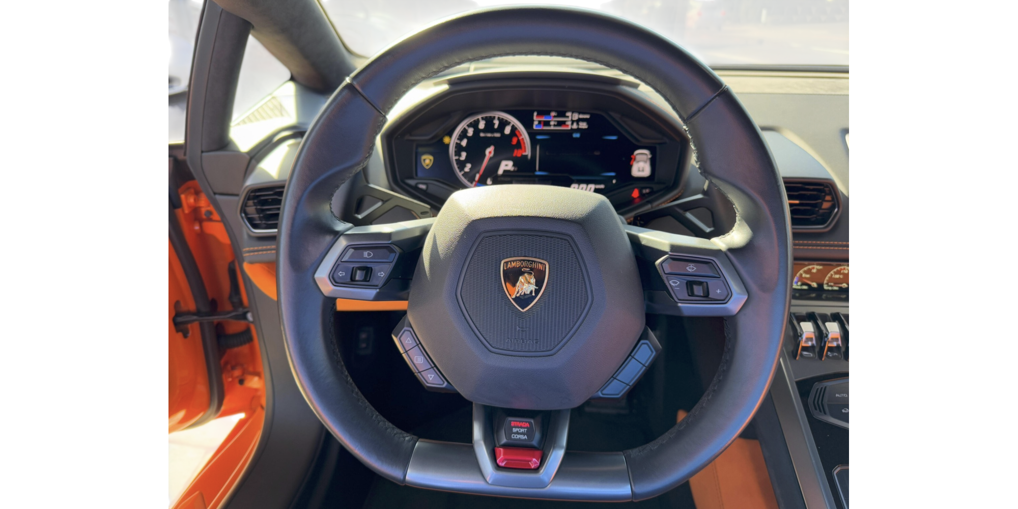 Lamborghini Huracan Spyder LP580-2 Supercar di Lusso