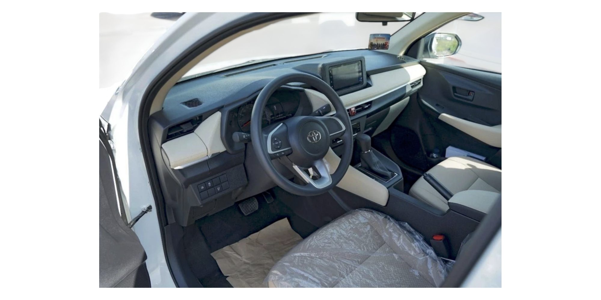 Toyota Yaris Y Sedan 1.3 Petrol Automatic for Sale