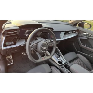 Audi RS 3 Sportback - Velocità e Ingegneria Precisa