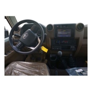 Toyota Land Cruiser 76 | Versatile Off-Roader