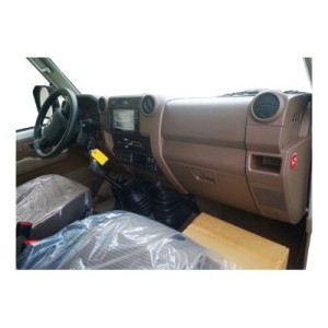 Toyota Land Cruiser 76 | Versatile Off-Roader