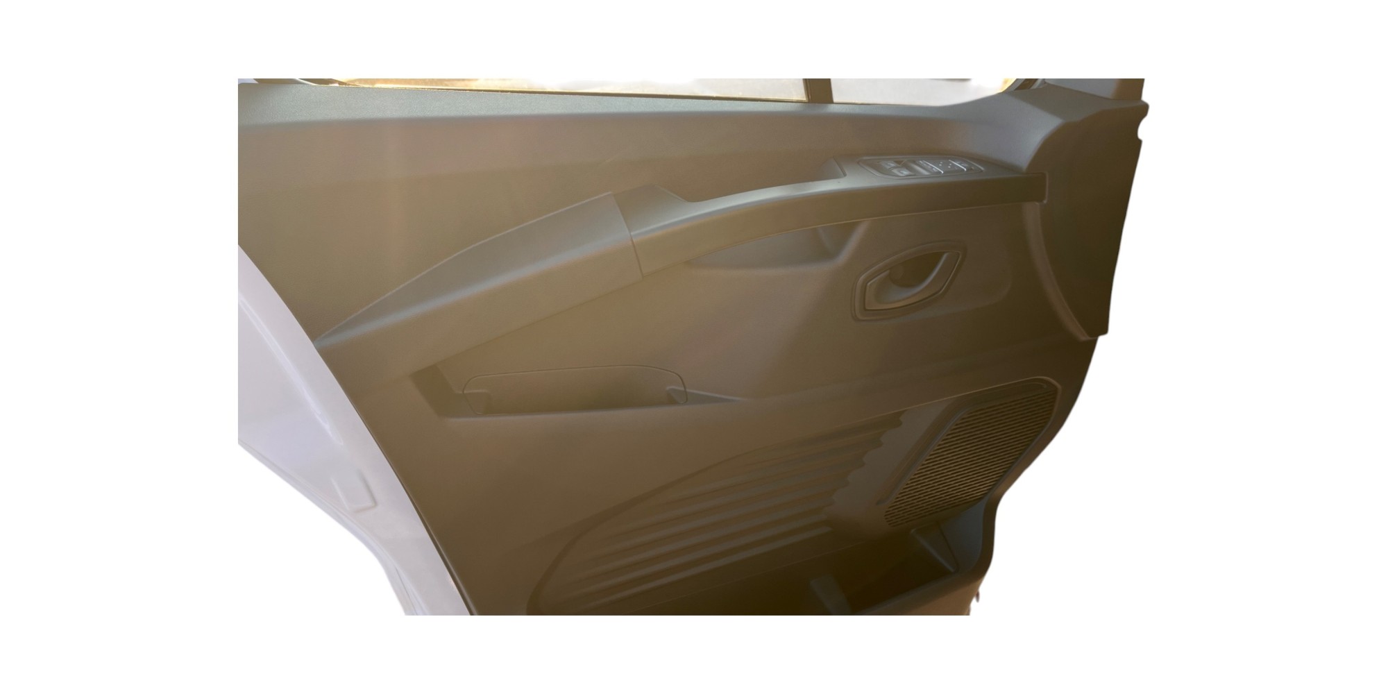 Renault Trafic 2.0 DCI - Versatile Van with Efficiency