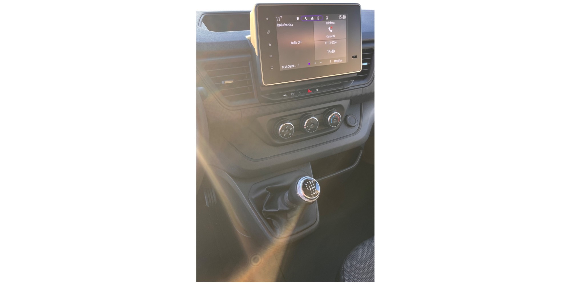 Renault Trafic 2.0 DCI - Versatile Van with Efficiency