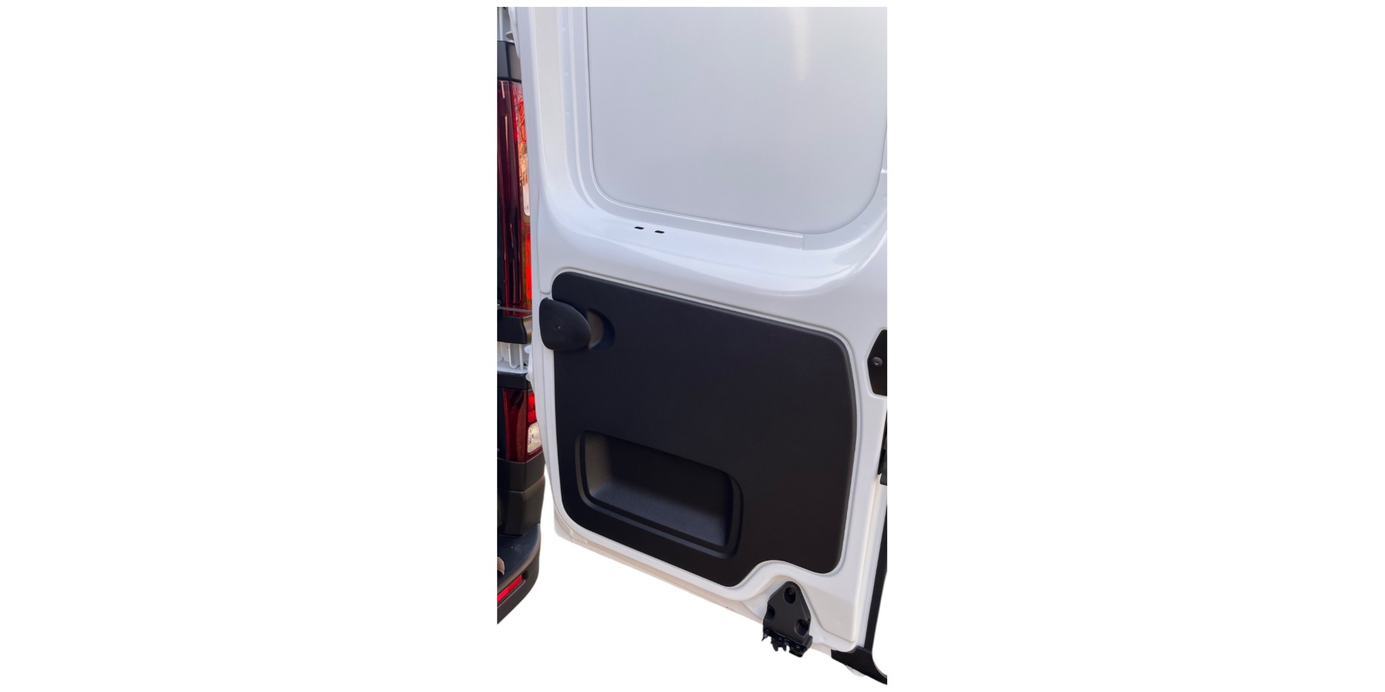 Renault Trafic 2.0 DCI - Versatile Van with Efficiency