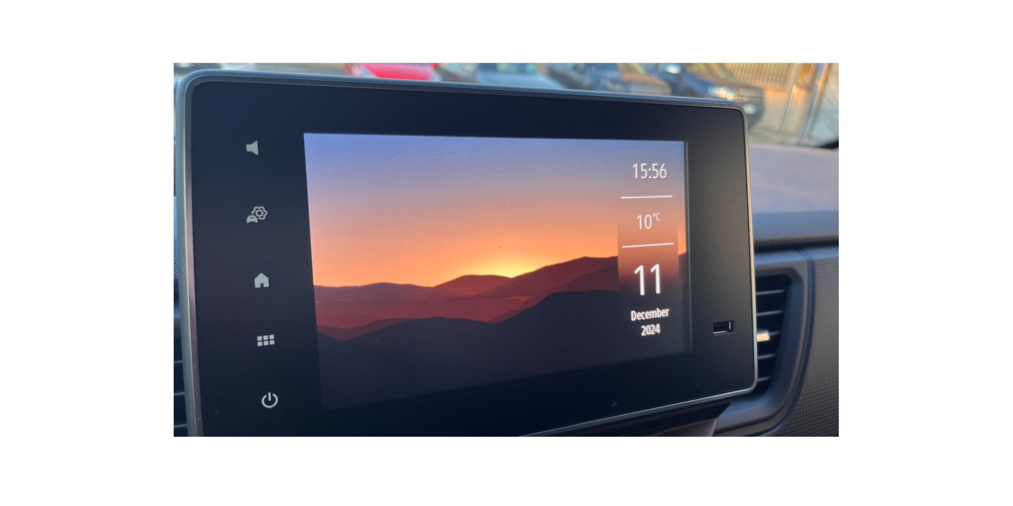 Renault Trafic 2.0 DCI - Versatile Van with Efficiency