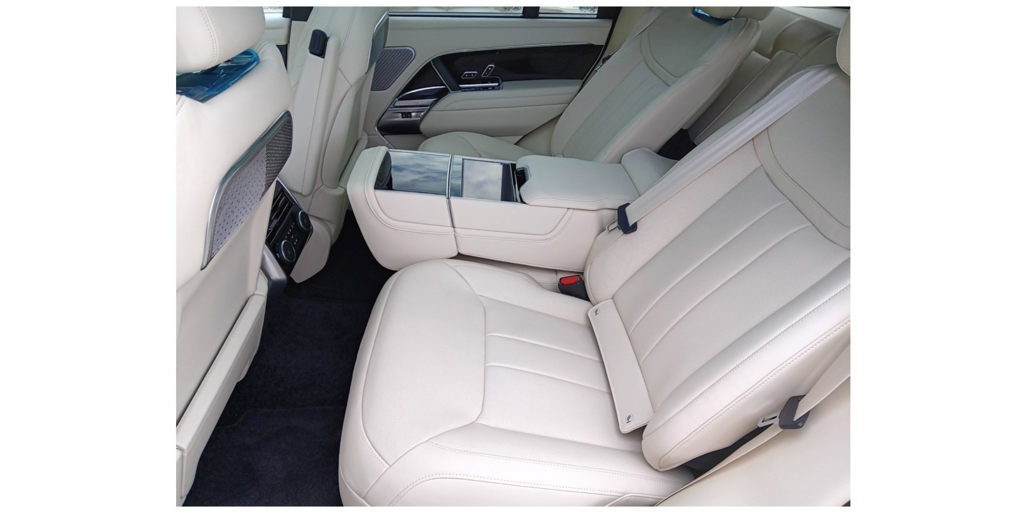 Land Rover Range Rover Autobiography SWB 4.4 AWD - Luxury Redefined