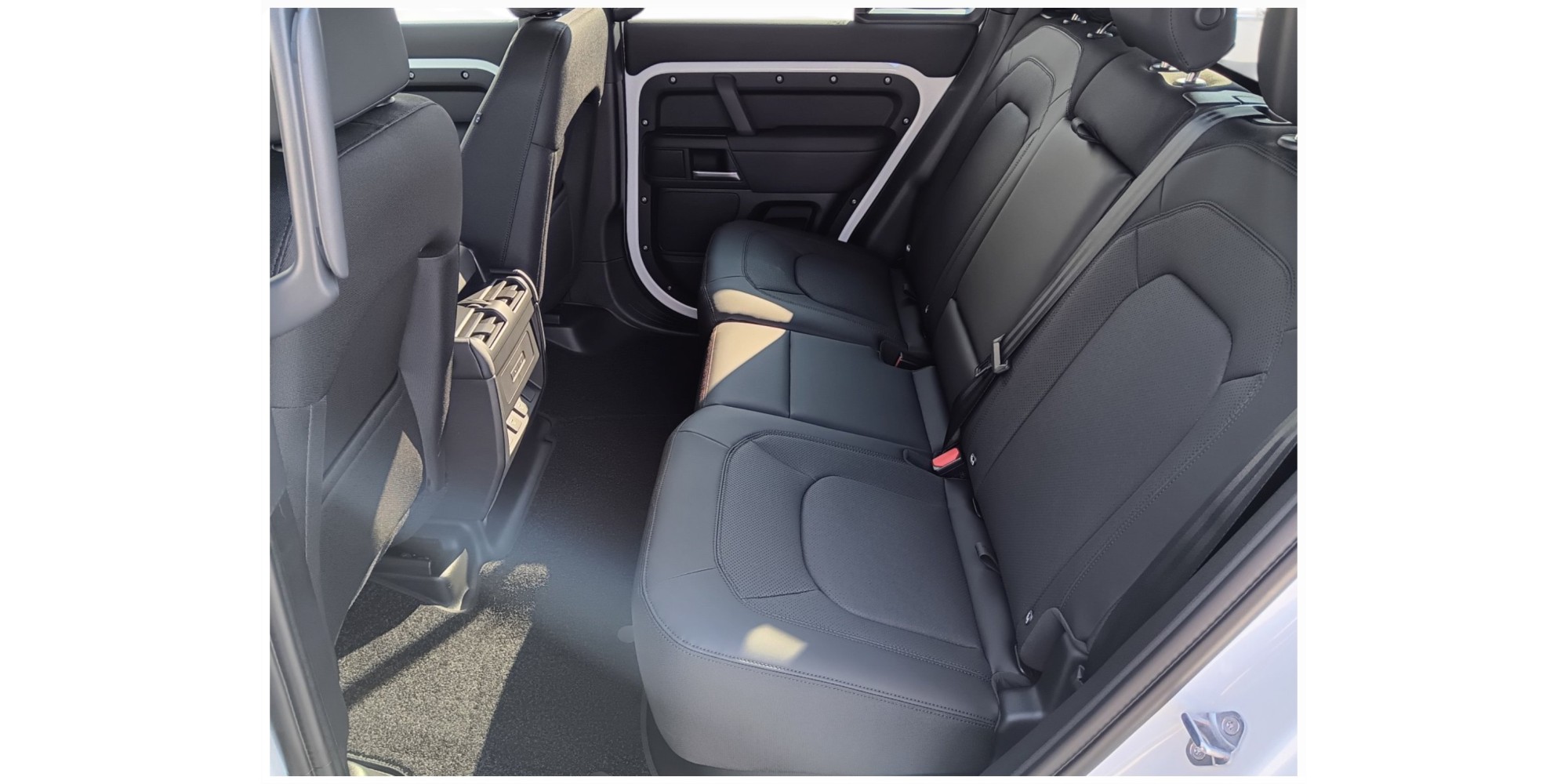 Land Rover Defender 110 3.0D MHEV I6 S AWD 2025 | Off-Road Icon