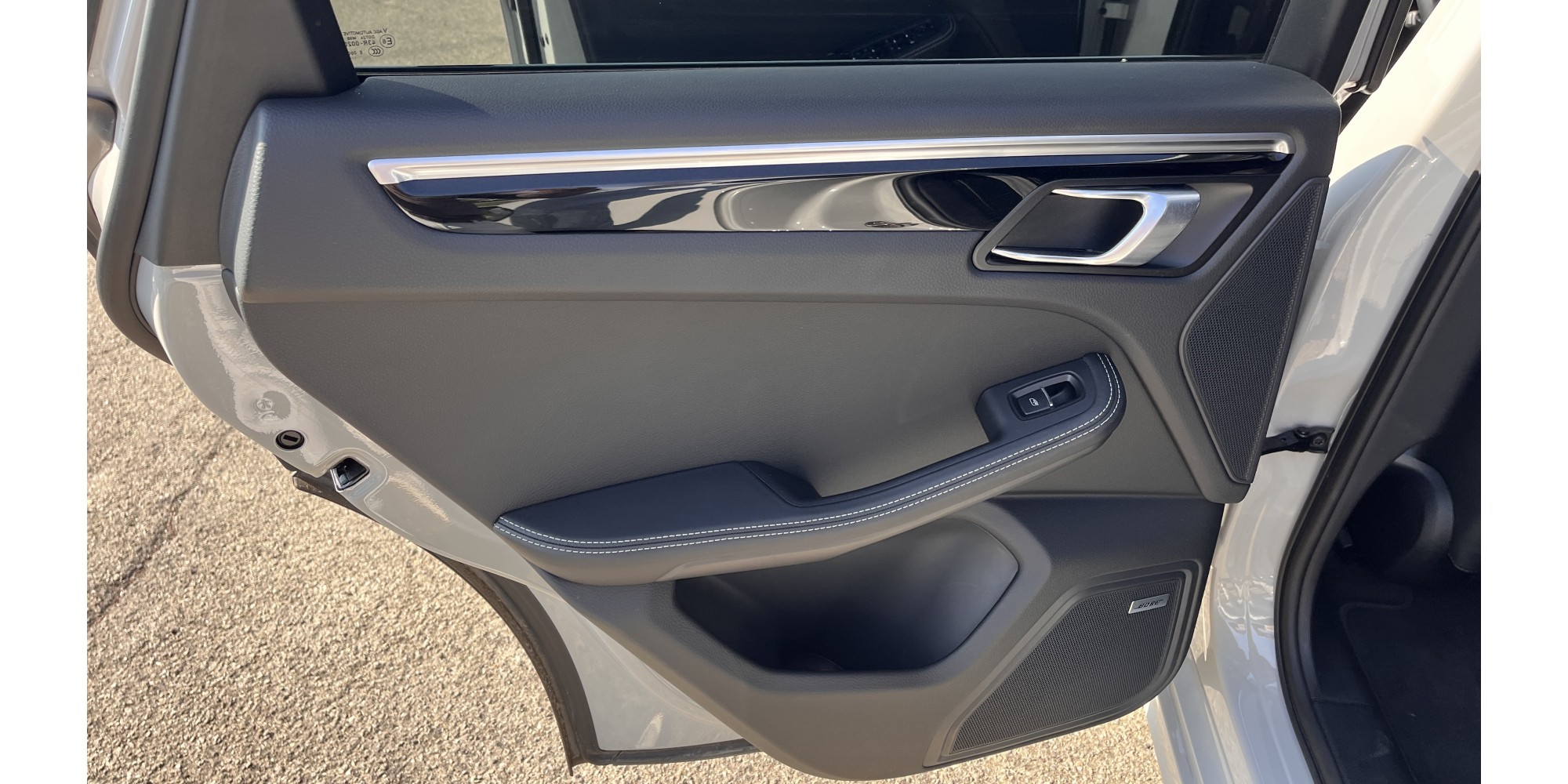 Porsche Macan S – Performance & Elegance | Buy Now