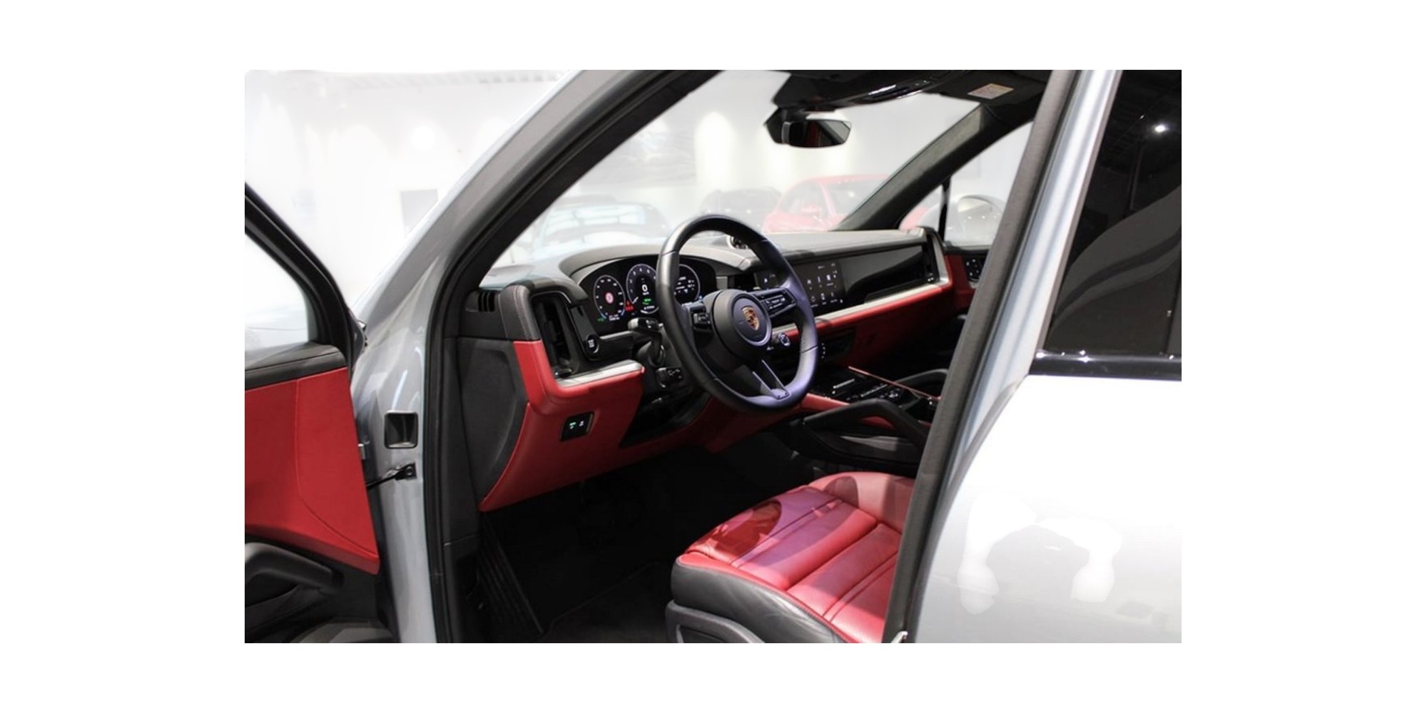 Porsche Cayenne E-Hybrid SUV di lusso – Modena Motors GmbH