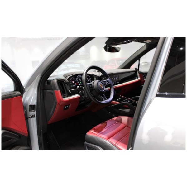 Porsche Cayenne E-Hybrid SUV di lusso – Modena Motors GmbH