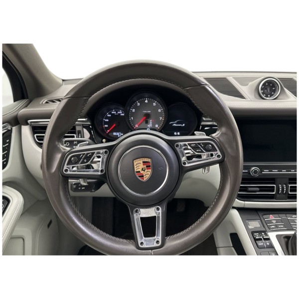 Porsche Macan S – Power & Elegance on Every Drive
