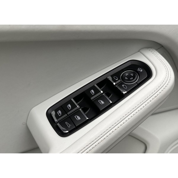 Porsche Macan S – Power & Elegance on Every Drive