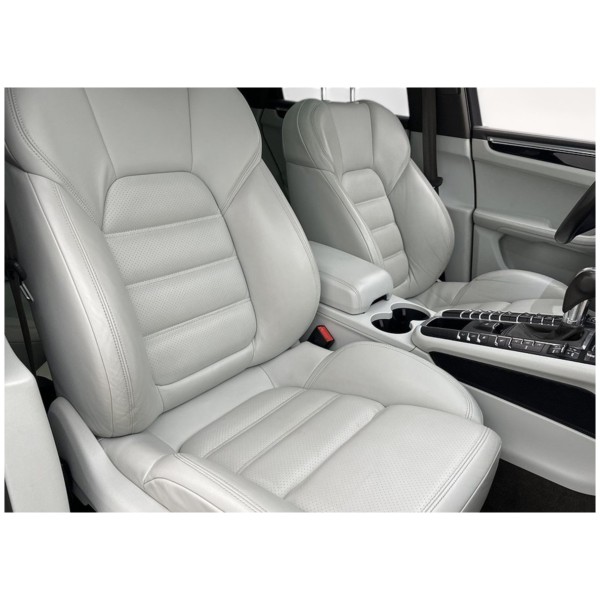 Porsche Macan S – Power & Elegance on Every Drive