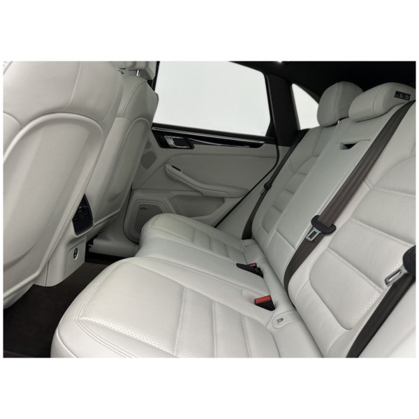 Porsche Macan S – Power & Elegance on Every Drive