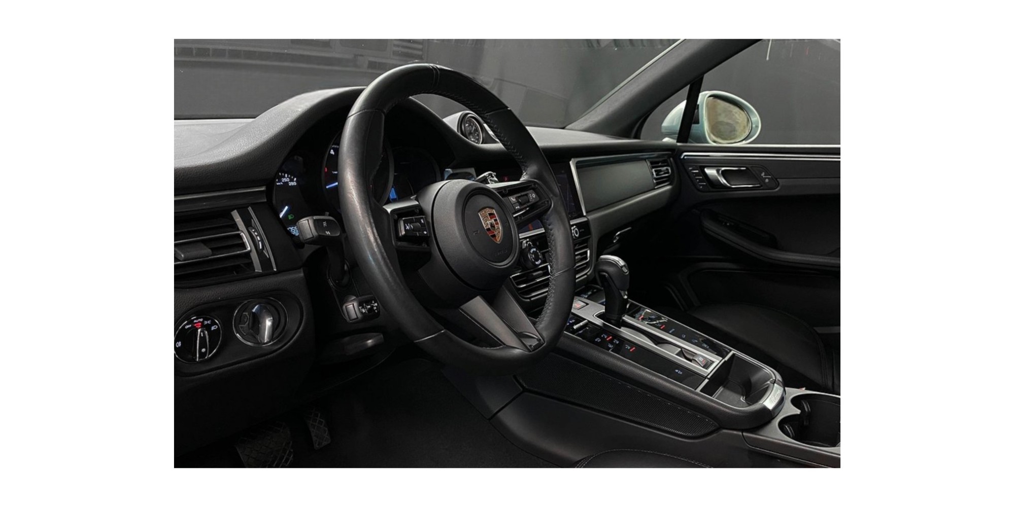 Porsche Macan - Luxury SUV for Dynamic Driving | Modena Motors GMBH