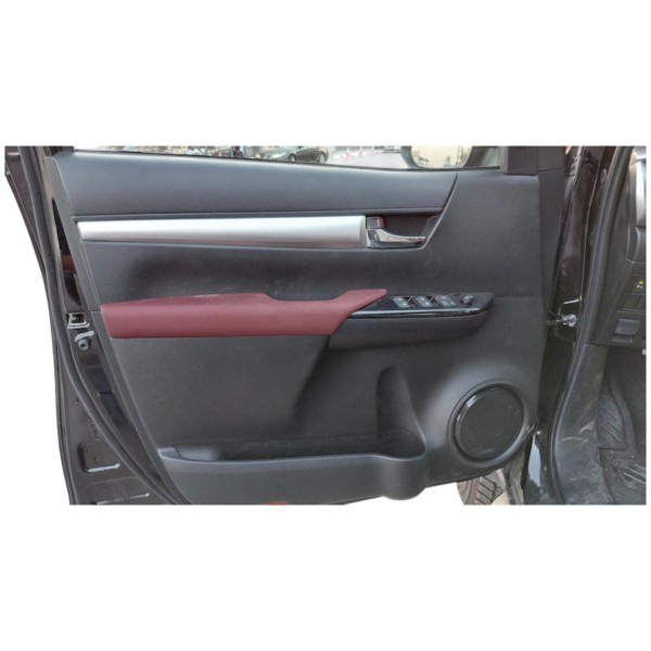 Toyota Hilux SR5 | Robust und Zuverlässig