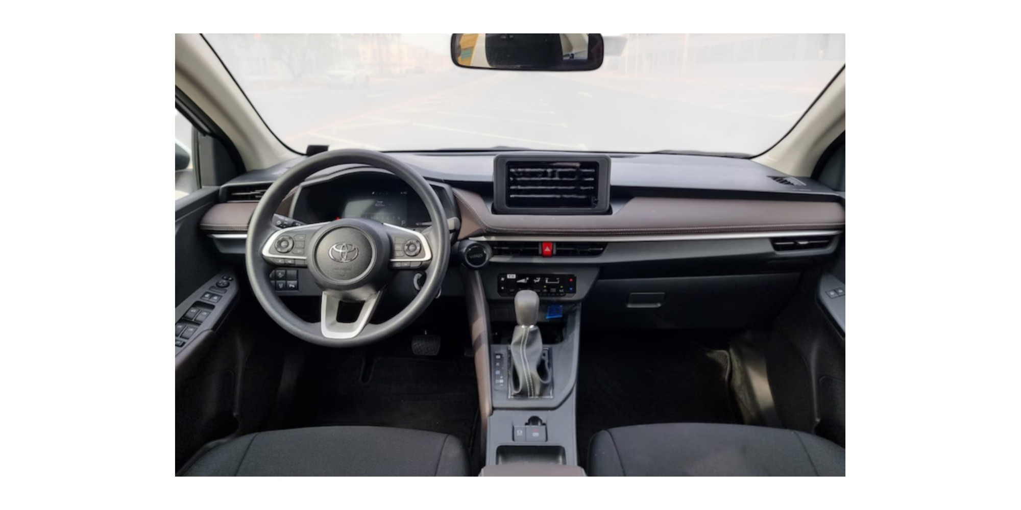 Toyota Yaris Limousine TOP Plus bei Modena Motors GmbH