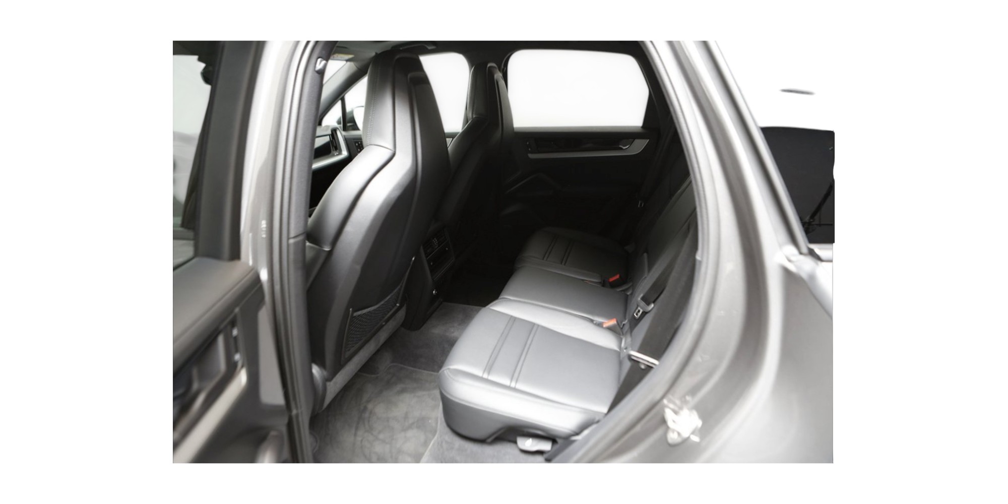 Porsche Cayenne E-Hybrid SUV di lusso – Modena Motors GmbH