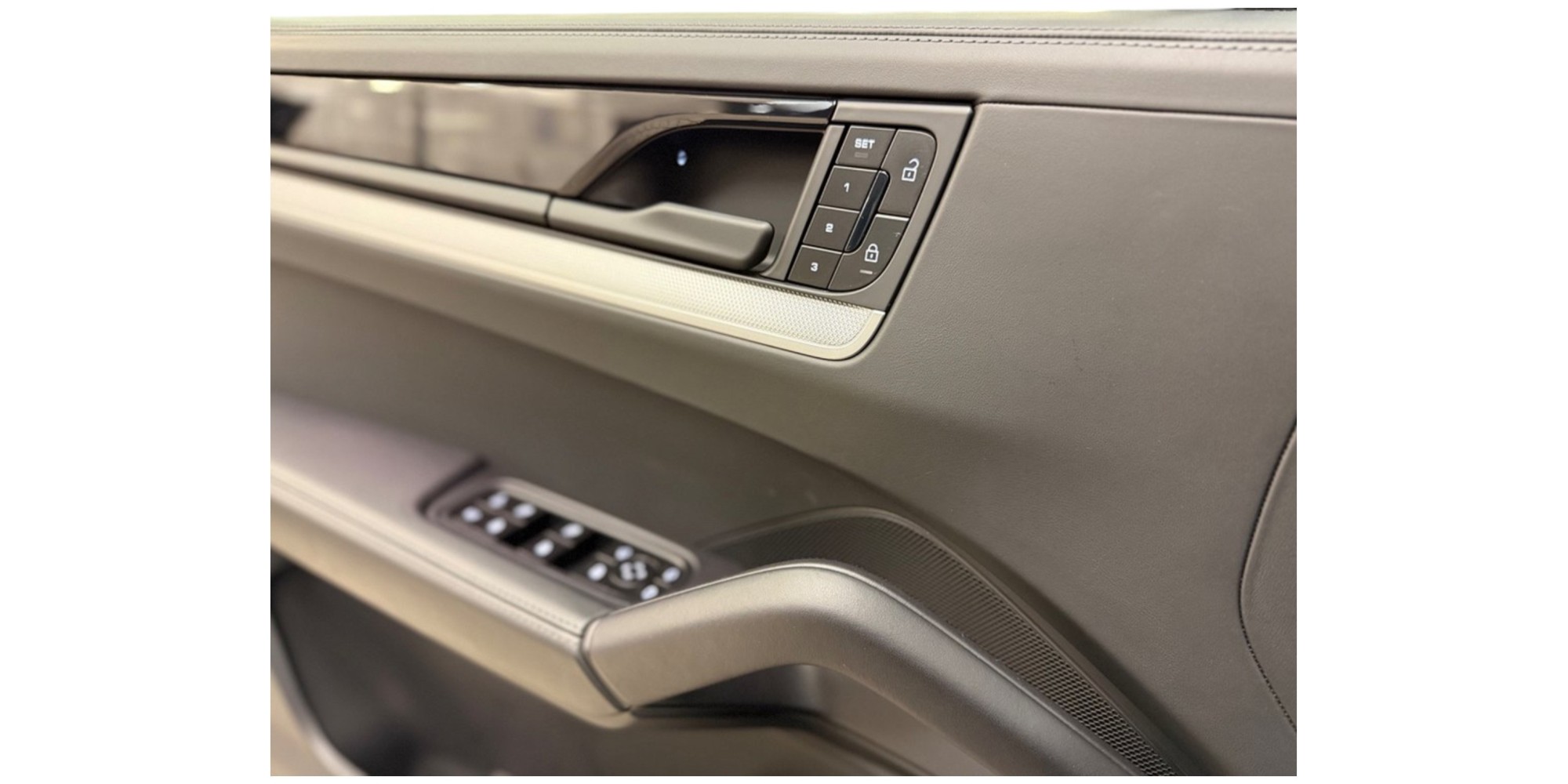 Porsche Cayenne E-Hybrid Luxus-SUV – Modena Motors GmbH