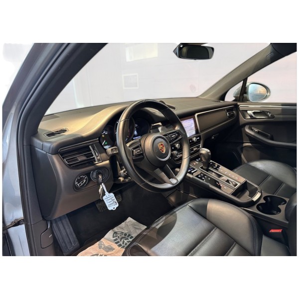 Porsche Macan T | Agile Compact SUV with Luxury Touch