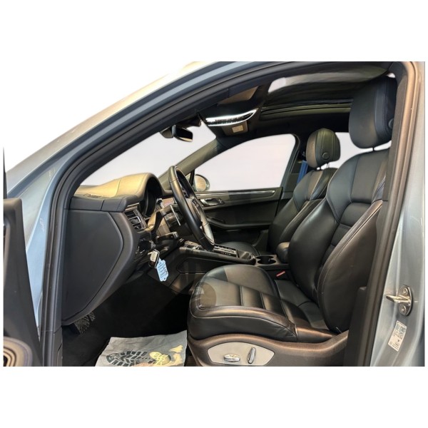 Porsche Macan T | Agile Compact SUV with Luxury Touch