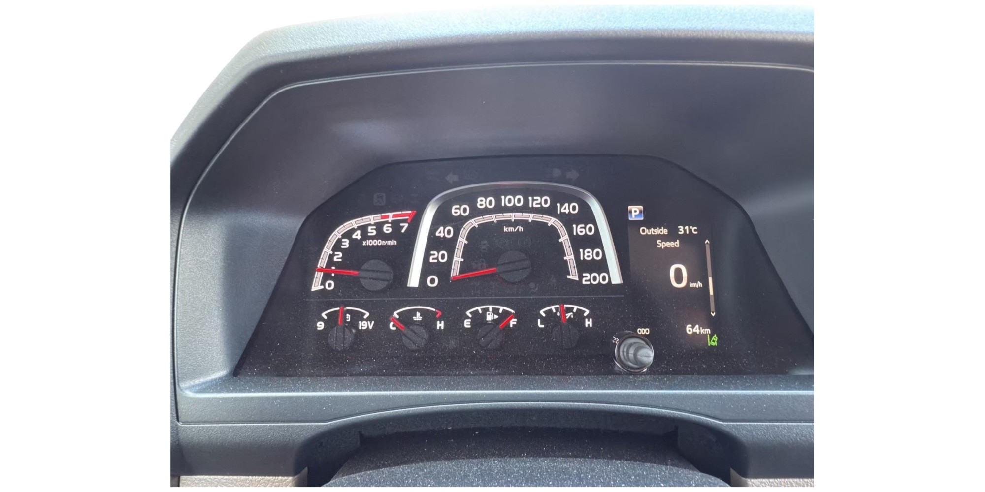 Toyota Land Cruiser 76 AT Luxury | Modena Motors