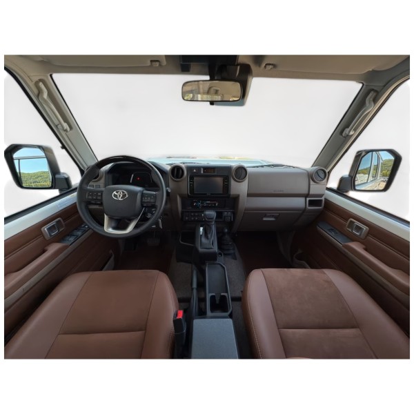 Toyota Land Cruiser 76 AT Luxury | Modena Motors