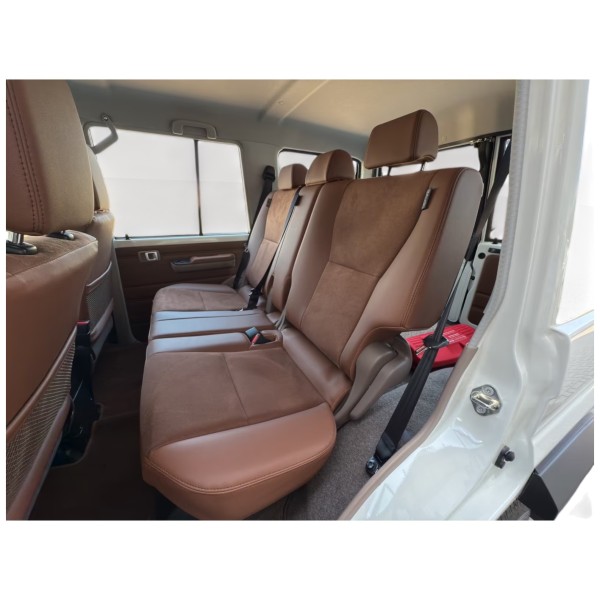 Toyota Land Cruiser 76 AT Luxury | Modena Motors