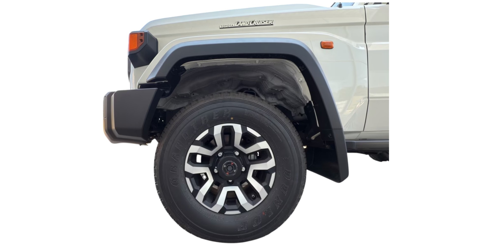 Toyota Land Cruiser 76 AT Luxury | Modena Motors