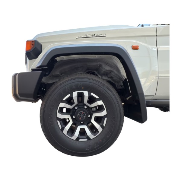 Toyota Land Cruiser 76 AT Luxury | Modena Motors