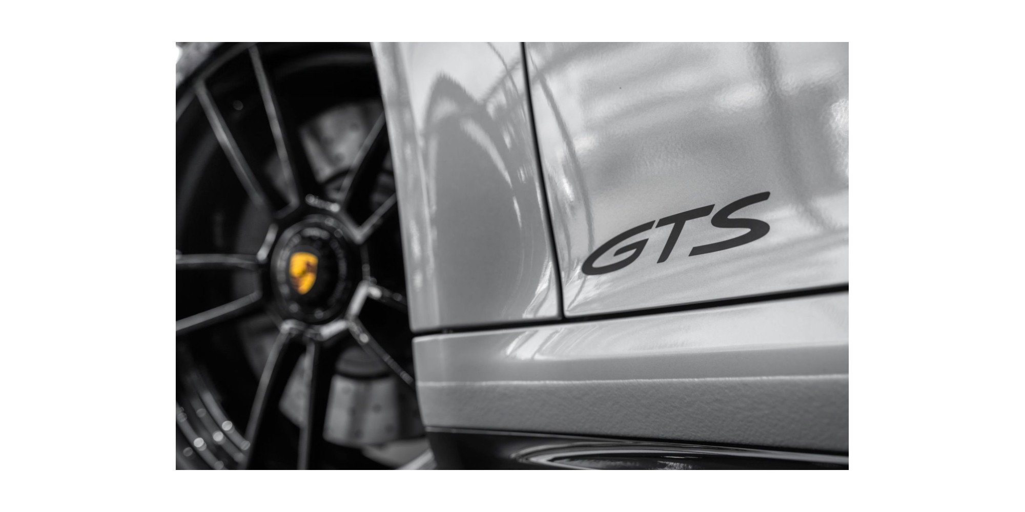 Porsche 911 992 GTS Cabrio – Potenza e Libertà di Guida