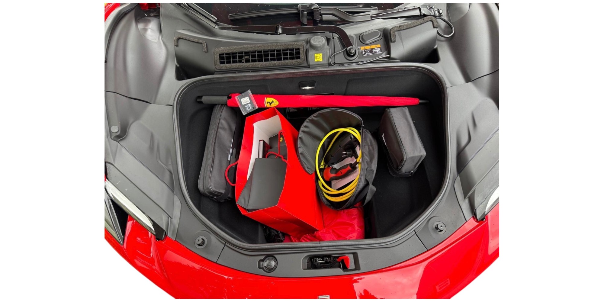 Ferrari 296 GTS sofort verfuegbar bei Modena Motors GmbH