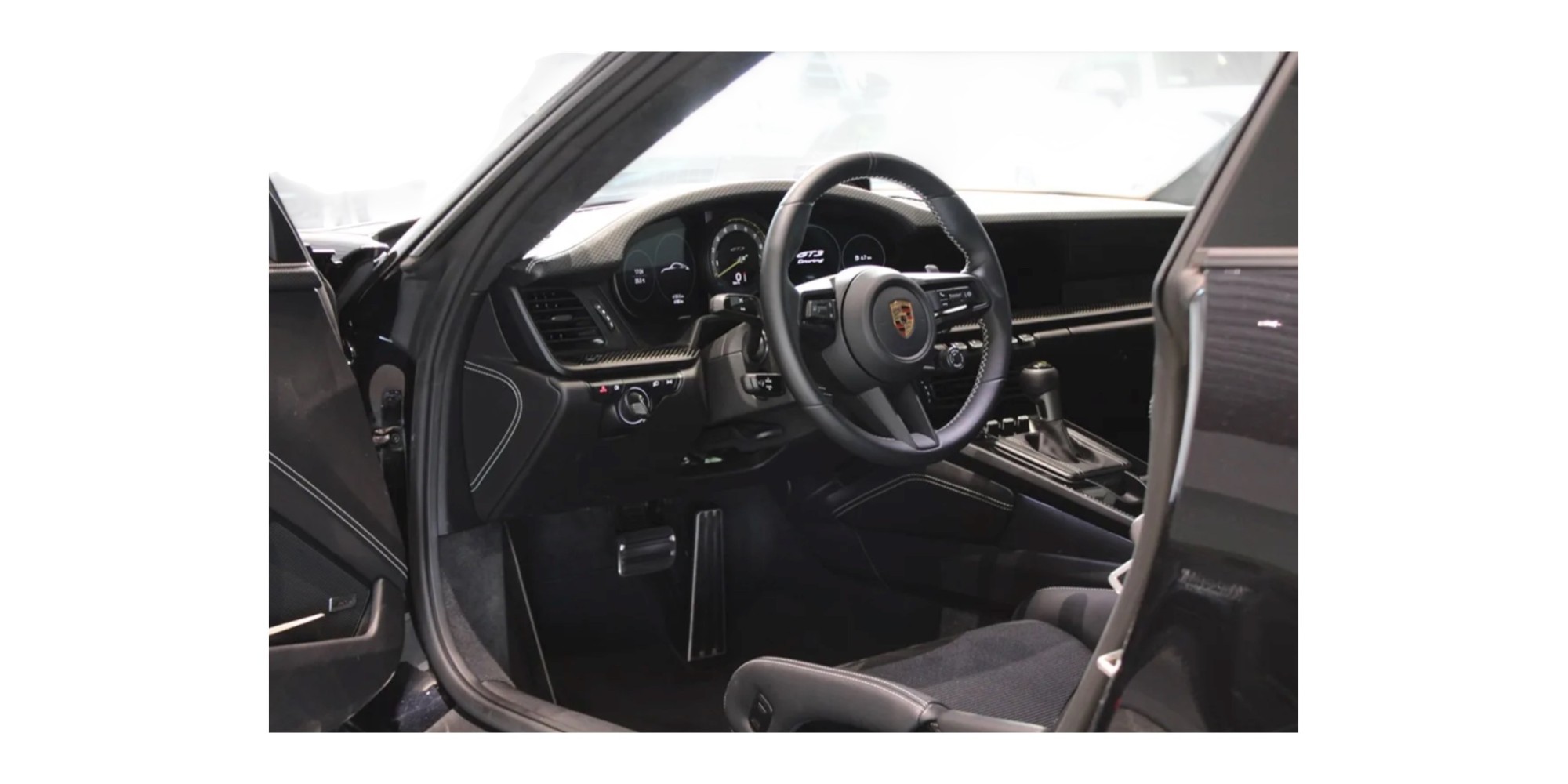 Porsche 911 992 GT3 Touring – Pure Driving Passion