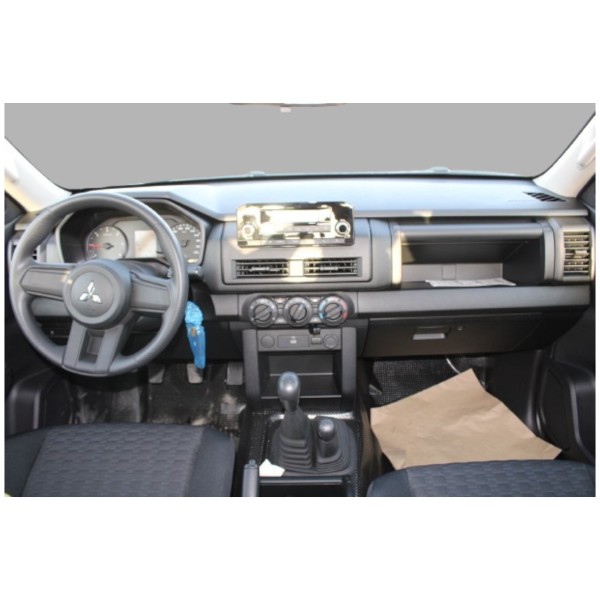 Mitsubishi L200 2.4L GL Diesel 4x4