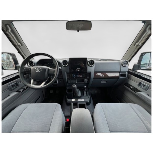 Toyota Land Cruiser 76 AT Luxury | Modena Motors