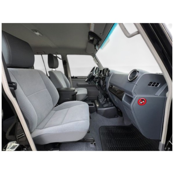 Toyota Land Cruiser 76 AT Luxury | Modena Motors