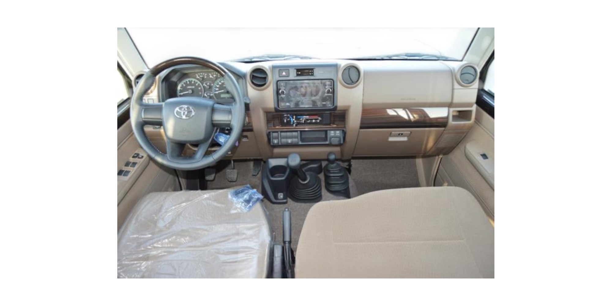 Toyota Land Cruiser 76 AT Luxury | Modena Motors