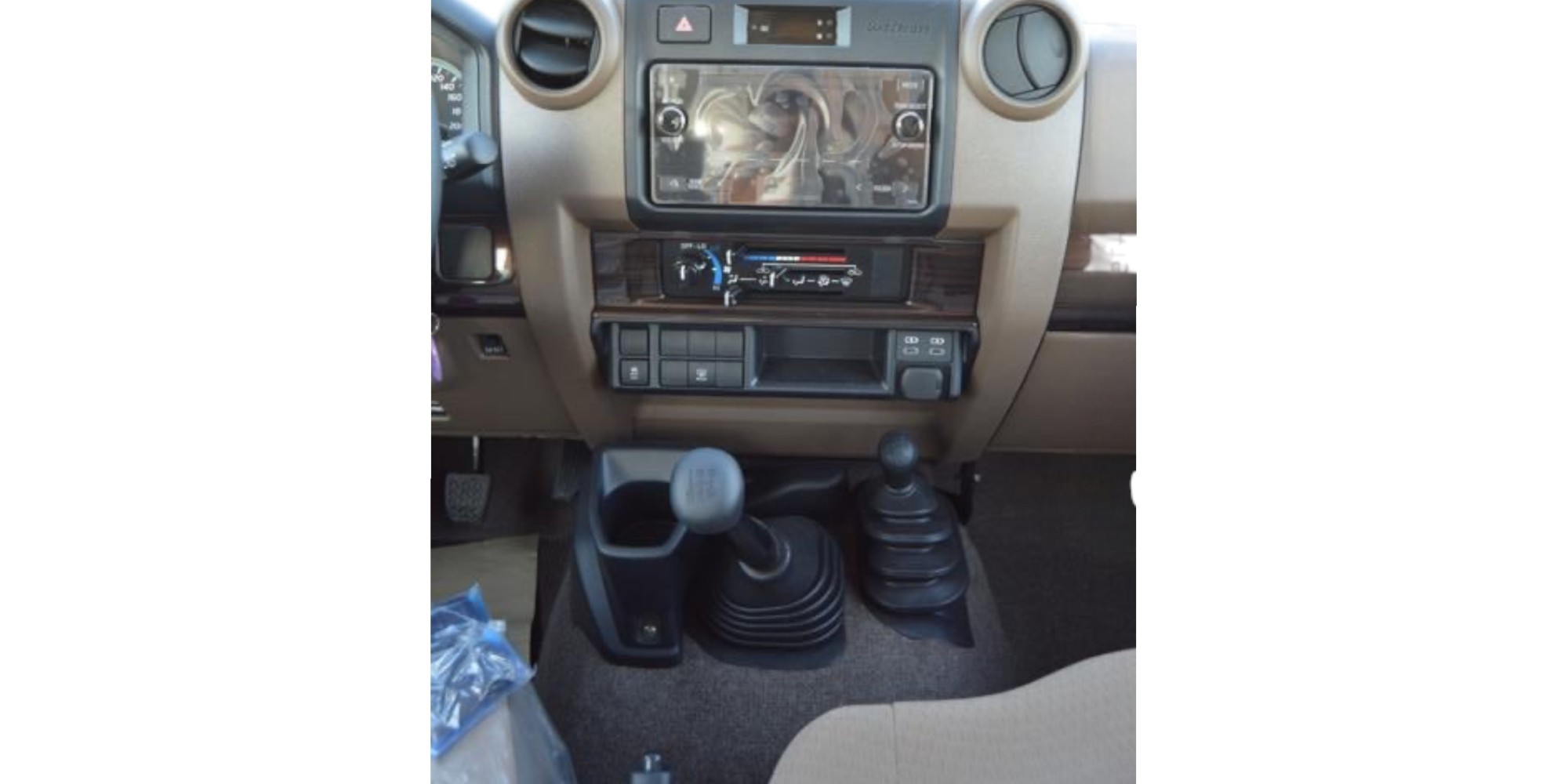 Toyota Land Cruiser 76 AT Luxury | Modena Motors