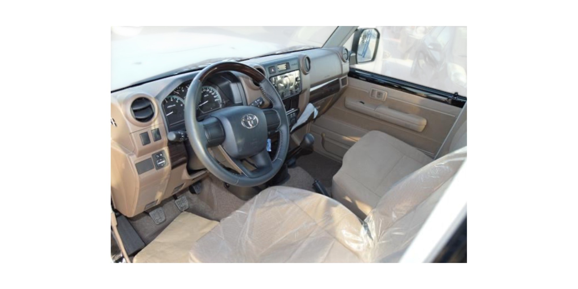 Toyota Land Cruiser 76 AT Luxury | Modena Motors