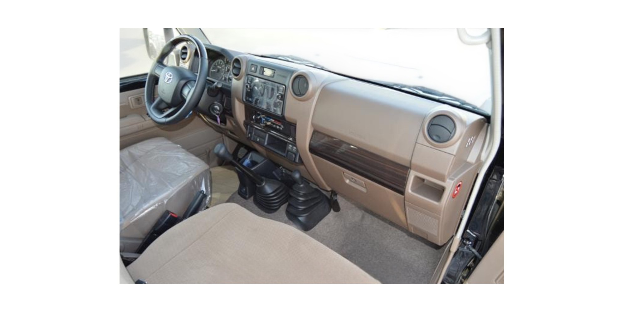 Toyota Land Cruiser 76 AT Luxury | Modena Motors