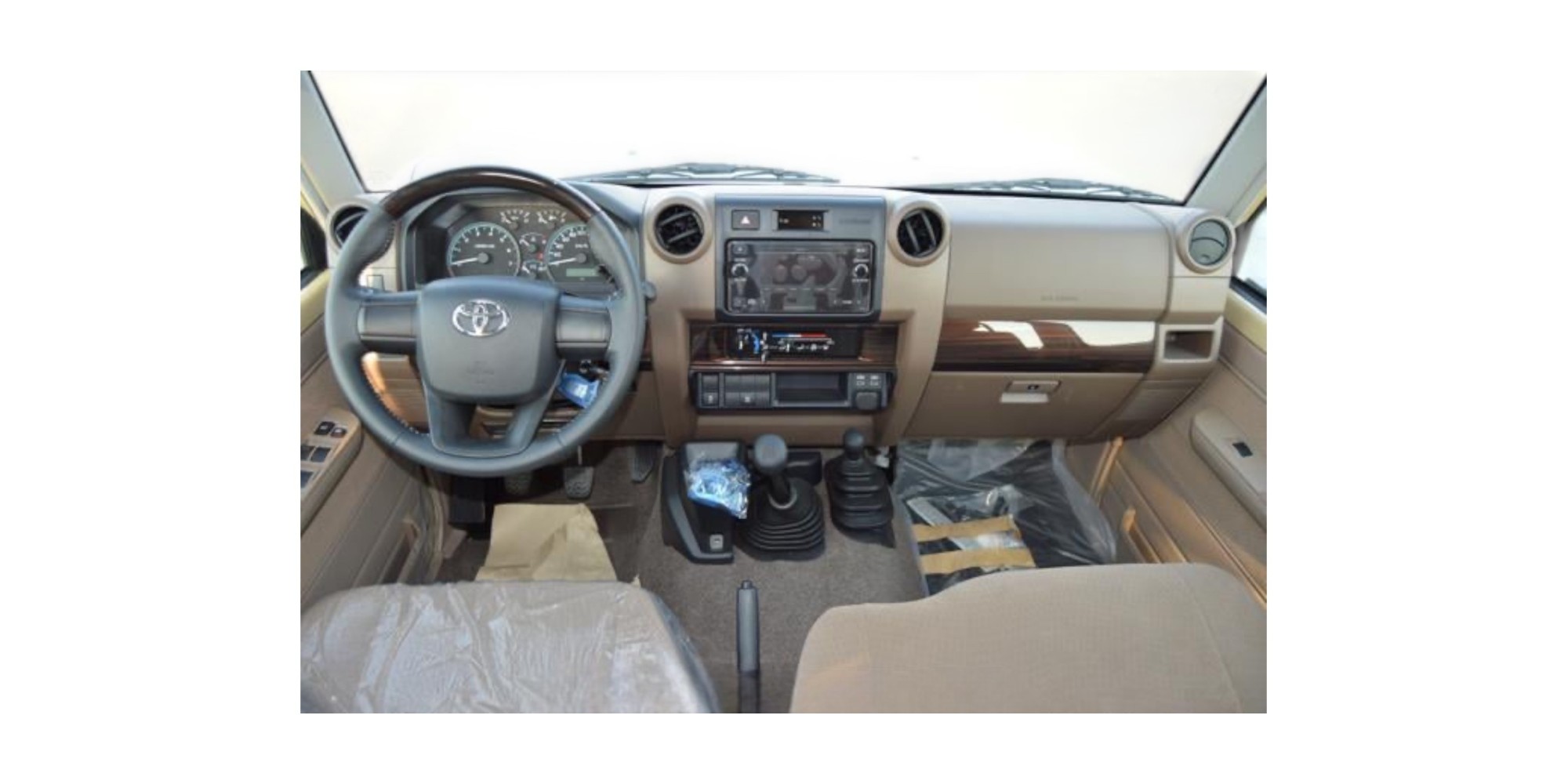 Toyota Land Cruiser 76 AT Luxury | Modena Motors