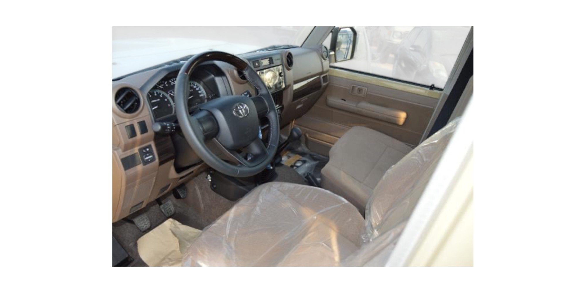 Toyota Land Cruiser 76 AT Luxury | Modena Motors