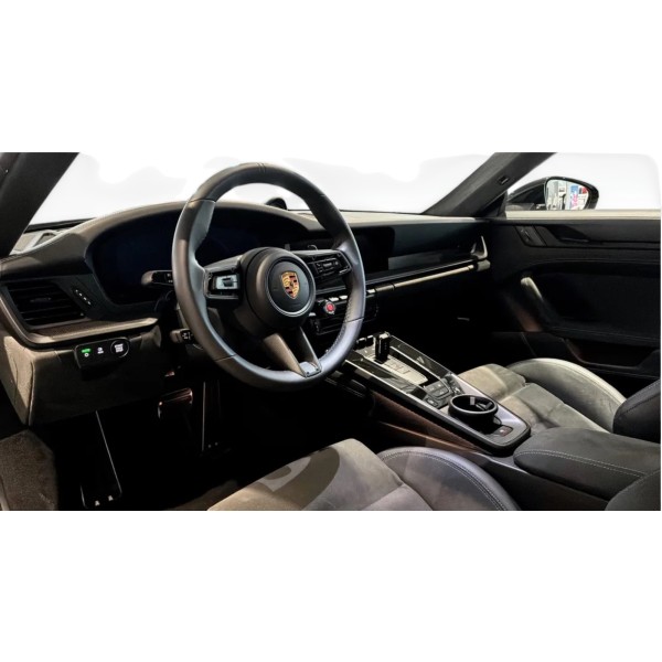 Porsche 911 992.2 Carrera 4 GTS - Sportwagen-Perfektion unter freiem Himmel