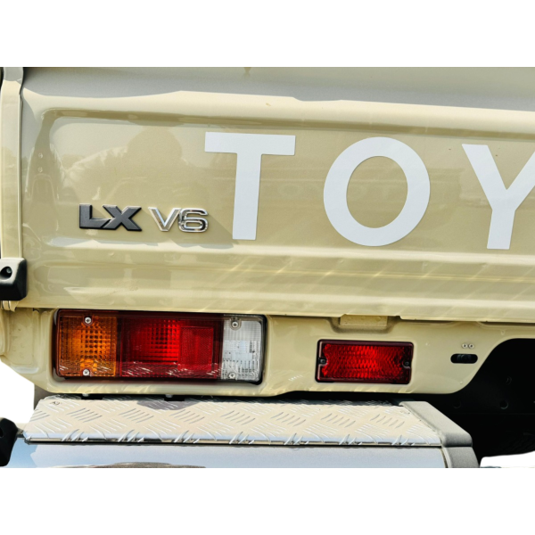 Toyota Land Cruiser 79 Double Cab 4.0 Benzin 4WD AT Vollausstattung