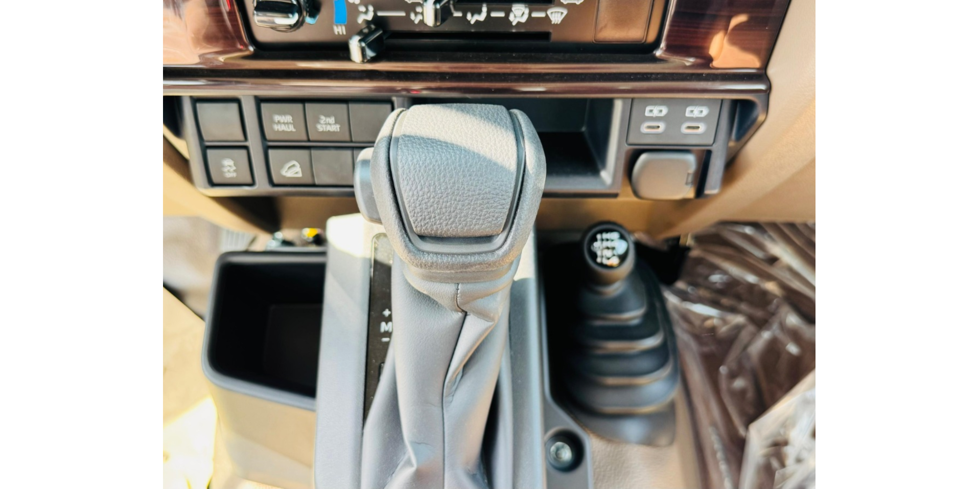 Toyota Land Cruiser 79 Double Cab 4.0 Benzin 4WD AT Vollausstattung