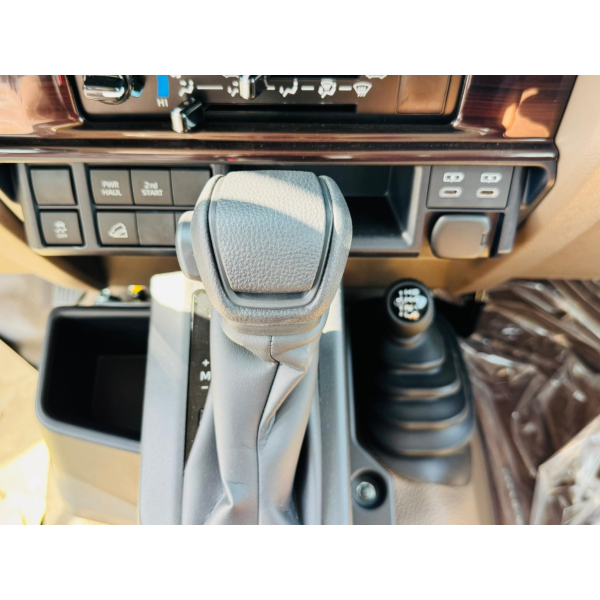 Toyota Land Cruiser 79 Double Cab 4.0 Benzin 4WD AT Vollausstattung