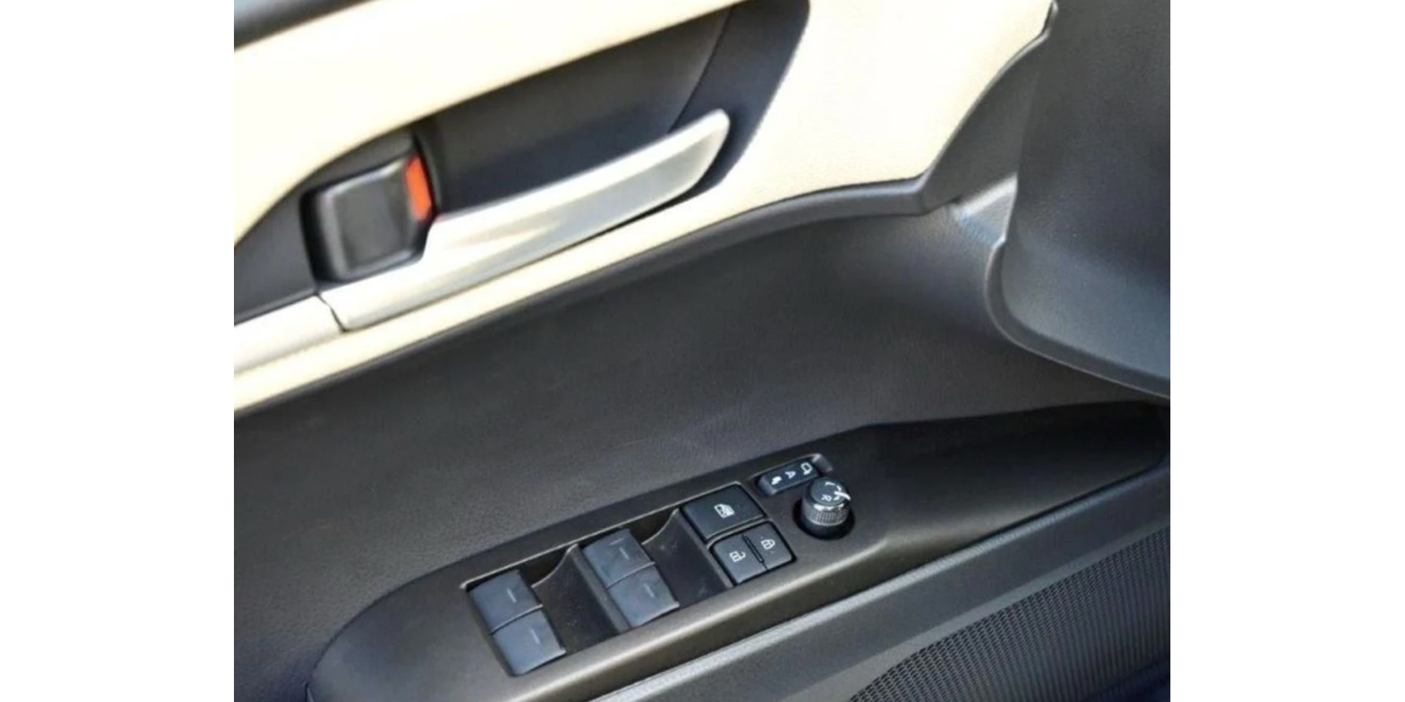 Toyota Camry 2.5 Hybrid AT Modena Motors GmbH