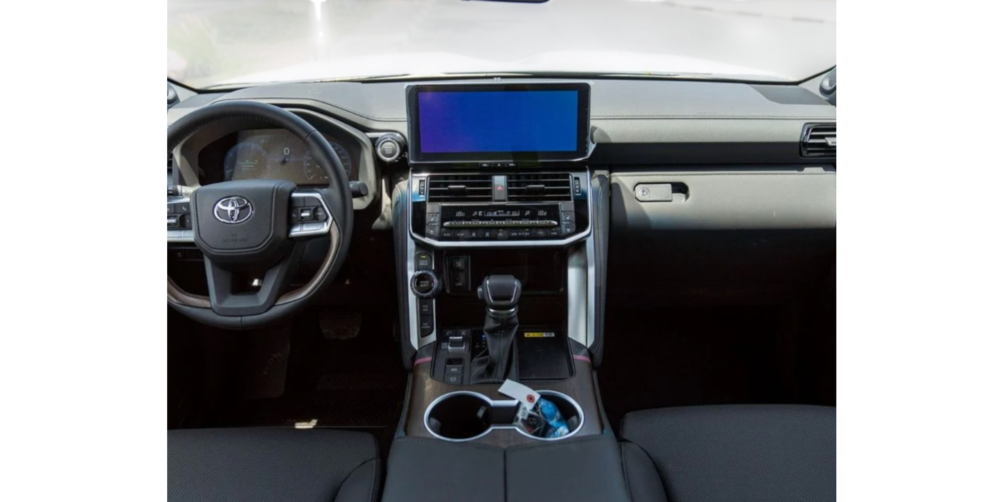 Toyota Land Cruiser 300 VXR V6 3.3L 7 Seats Modena Motors