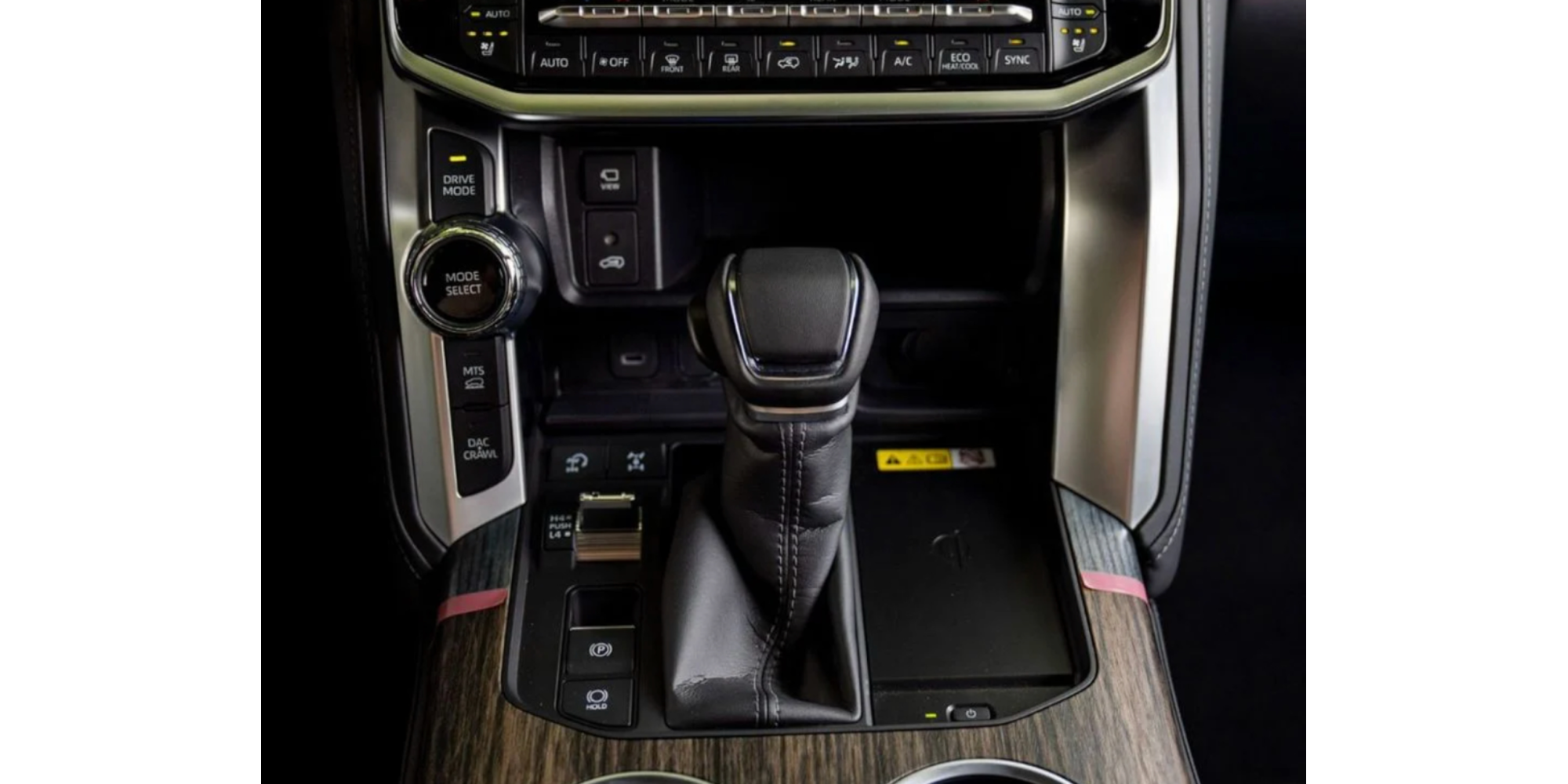 Toyota Land Cruiser 300 VXR V6 3.3L 7 Seats Modena Motors